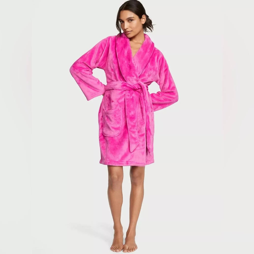 NWOT - Victoria's Secret - Fuchsia Plush Robe - Picture 2 of 7